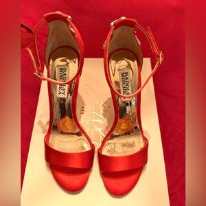 BADGLEY MISCHKA
Vicia Crystal Embellished Heel Sandal In Red Satin